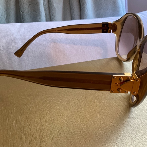 Louis Vuitton Sunglasses - Picture 2 of 4